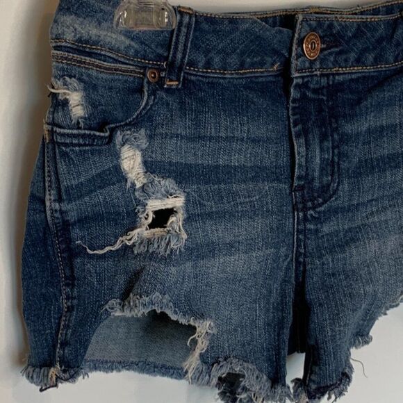 Maurices Distressed Denim Short - Picture 3 of 6